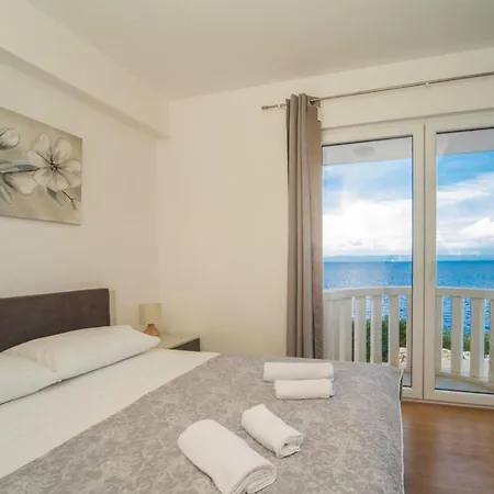 Beachfront - Happy Blato (Korcula)